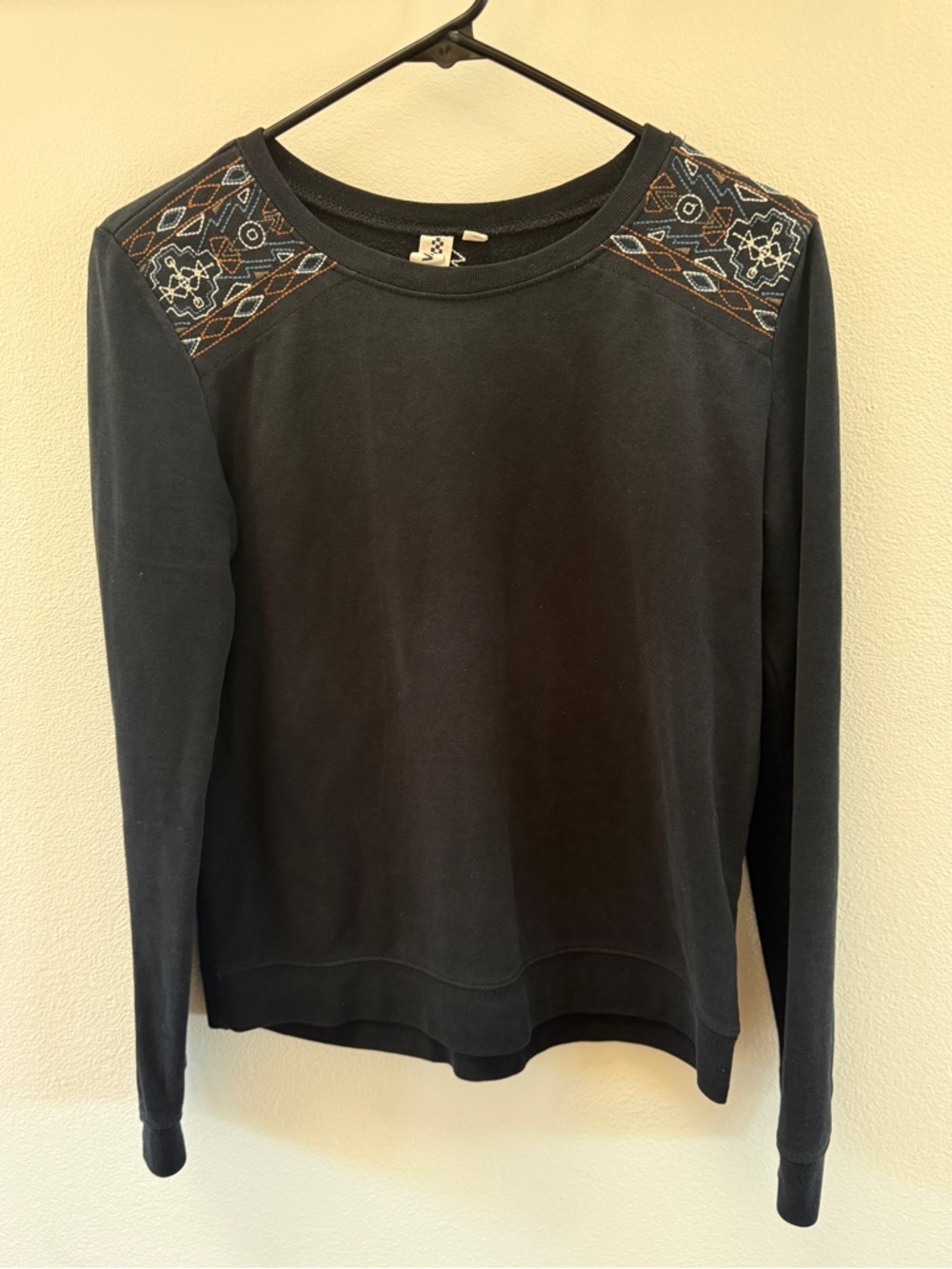 Vans Black Long-Sleeve Sweatshirt with Embroidered Shoulder Panels
